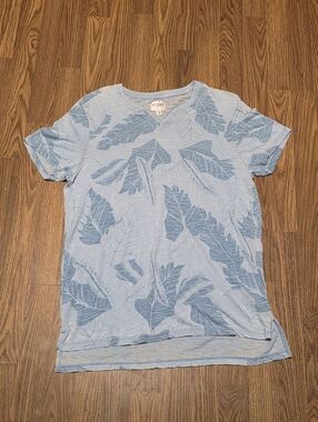 Guess Women’s Medium Blue Leaf Print Tee Lightweight Summer Top D78